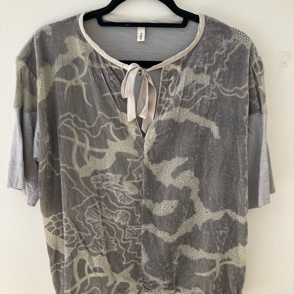 anthropologie grey short sleeve top